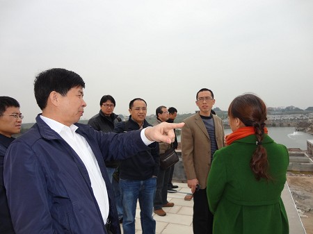 参观海茂水产种业科技有限公司的虾苗培育基地